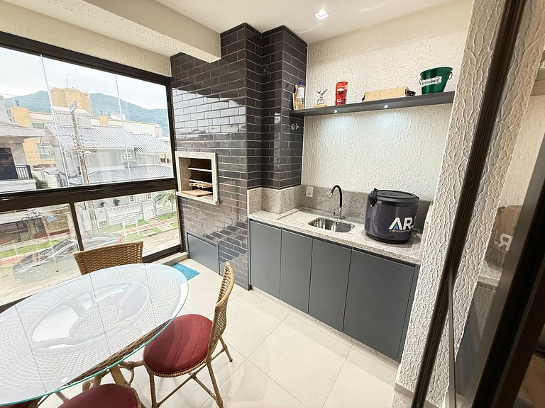 Cód 110 - Apartamento espetacular à 250m do mar