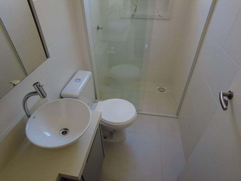 cód 139 - Belo apartamento á 100m do mar