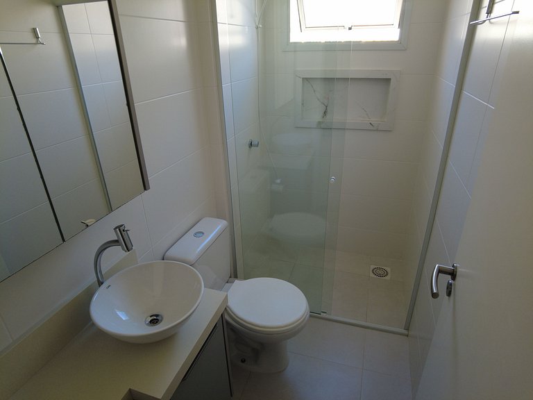 cód 139 - Belo apartamento á 200m do mar