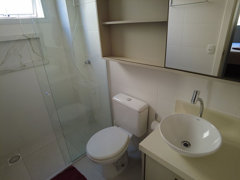 cód 139 - Belo apartamento á 200m do mar