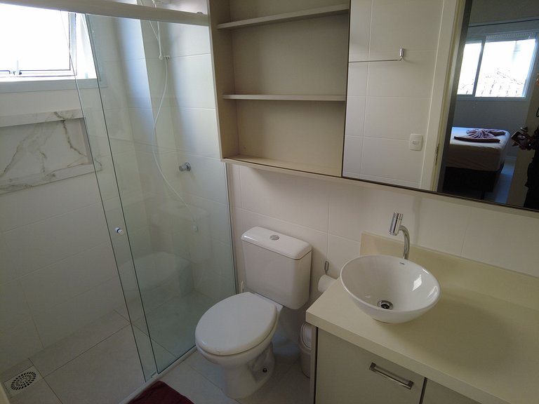 cód 139 - Belo apartamento á 100m do mar