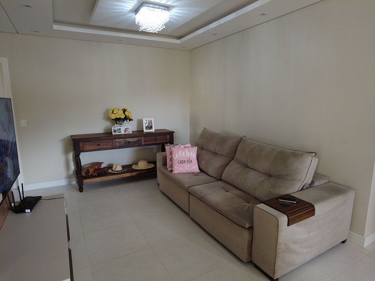 cód 139 - Belo apartamento á 100m do mar