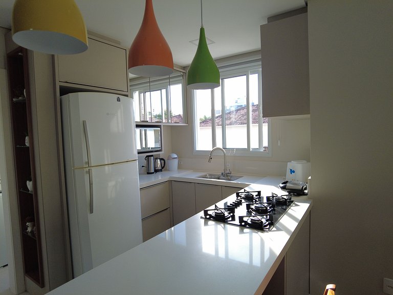 cód 139 - Belo apartamento á 200m do mar