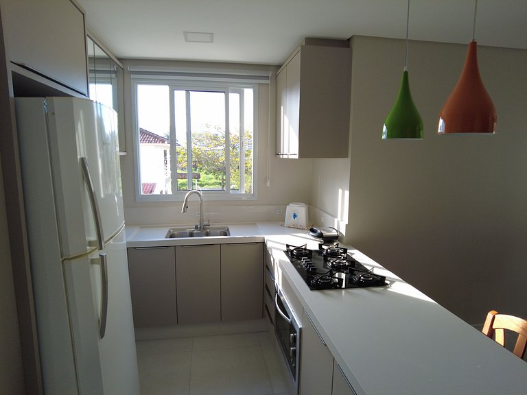 cód 139 - Belo apartamento á 100m do mar