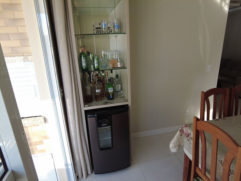 cód 139 - Belo apartamento á 100m do mar