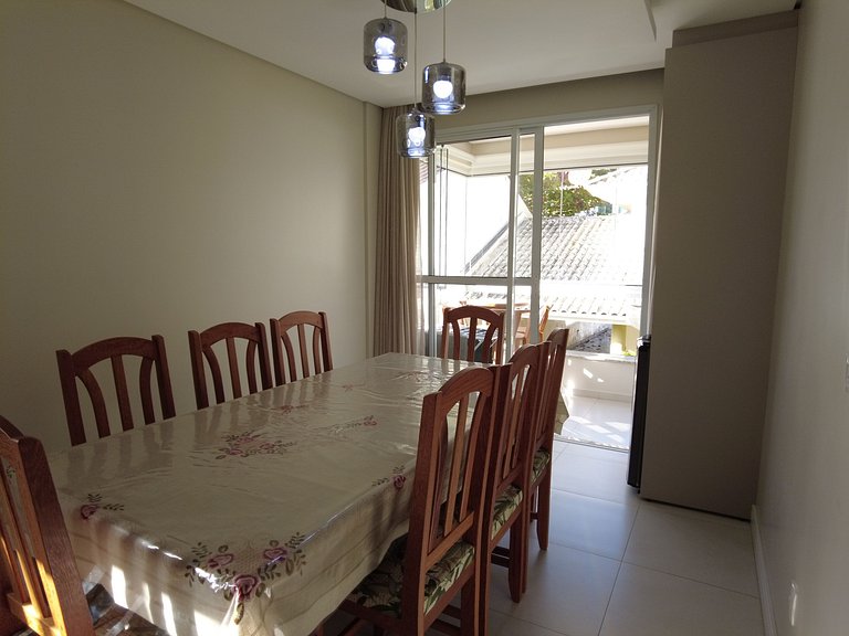 cód 139 - Belo apartamento á 200m do mar