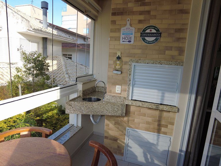 cód 139 - Belo apartamento á 200m do mar