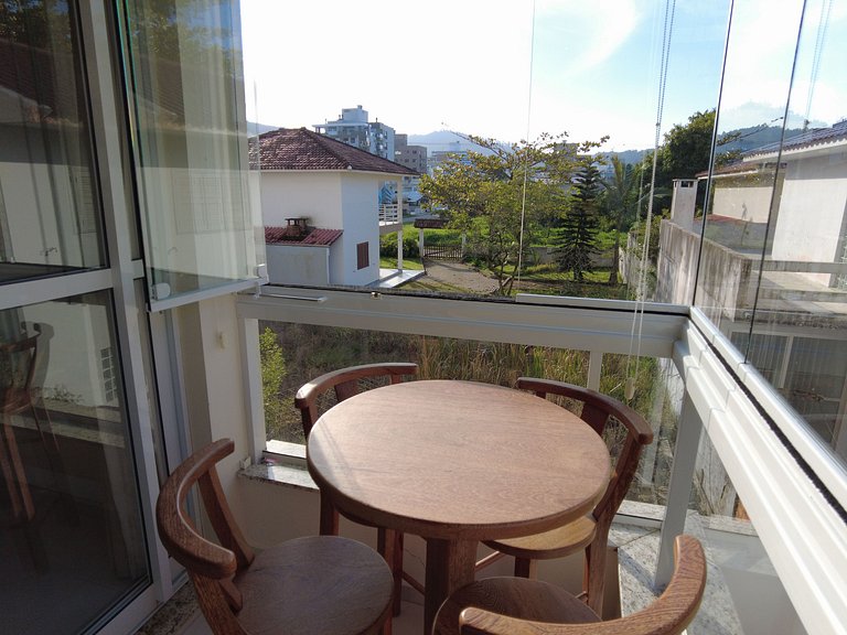 cód 139 - Belo apartamento á 100m do mar