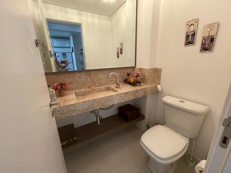 Cód 53 - Apartamento amplo com 2 suítes