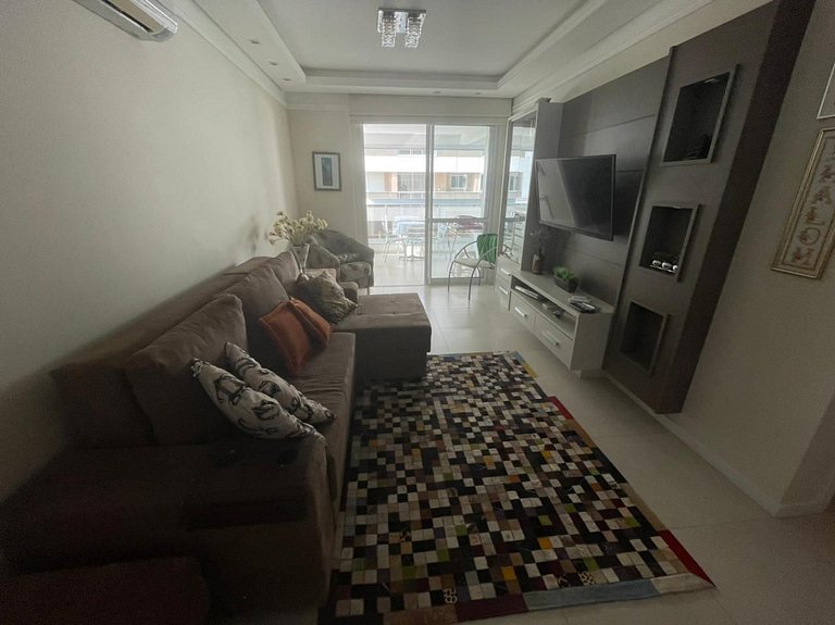 Cód 53 - Apartamento amplo com 2 suítes