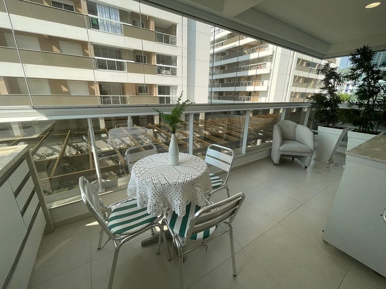 Cód 53 - Apartamento amplo com 2 suítes