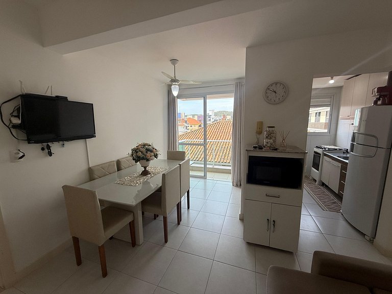 Cód 73 - Apto no Brisa do Arvoredo a 80m do mar