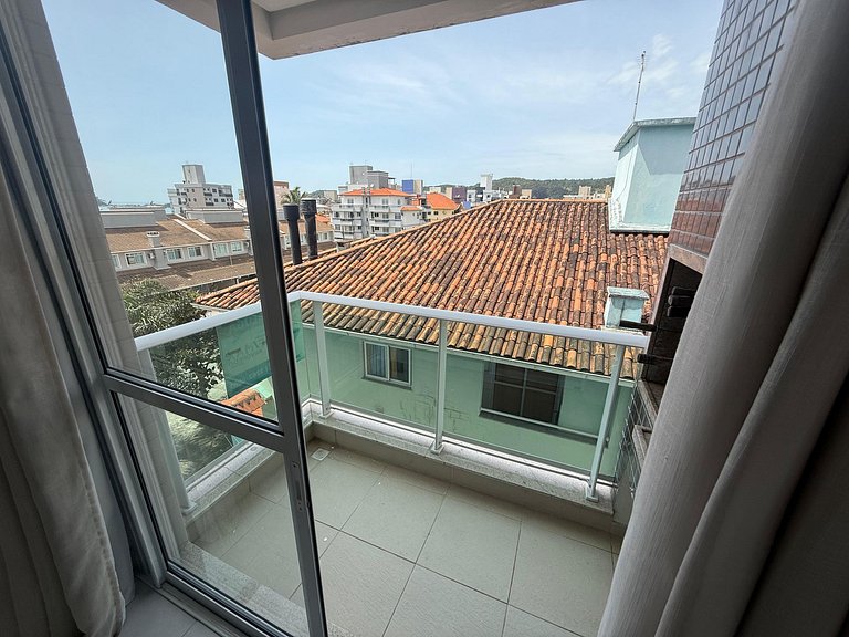 Cód 73 - Apto no Brisa do Arvoredo a 80m do mar