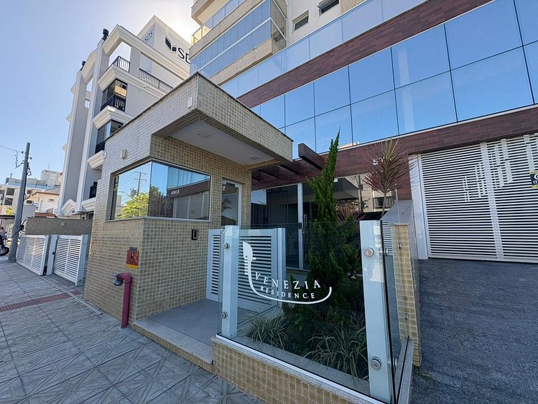 cód 31 - Apartamento 3 dormitórios frente mar