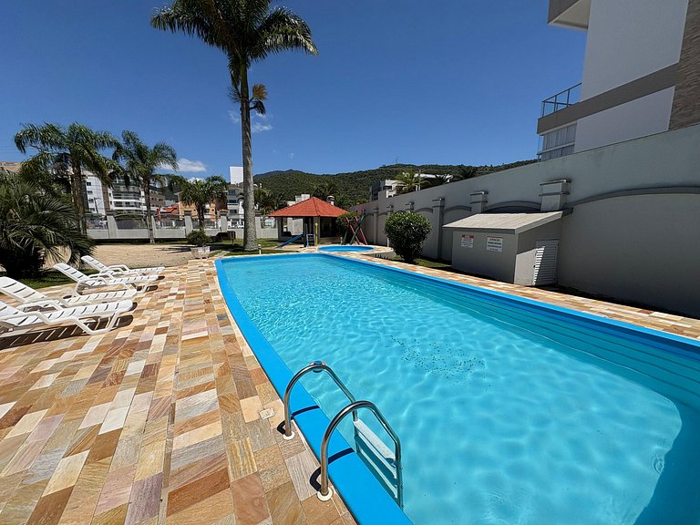 cód 154 - Excelente apartamento apenas 200m do mar