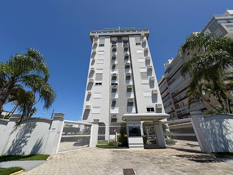 cód 154 - Excelente apartamento apenas 300m do mar