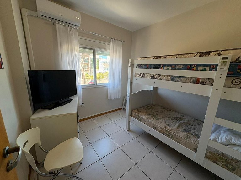 cód 154 - Excelente apartamento apenas 300m do mar