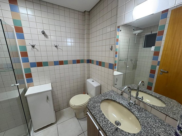 cód 154 - Excelente apartamento apenas 300m do mar