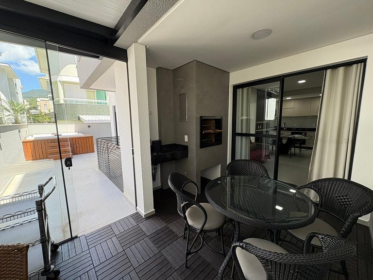 Cód 161 - Apartamento com Spa privativa a 100m do mar