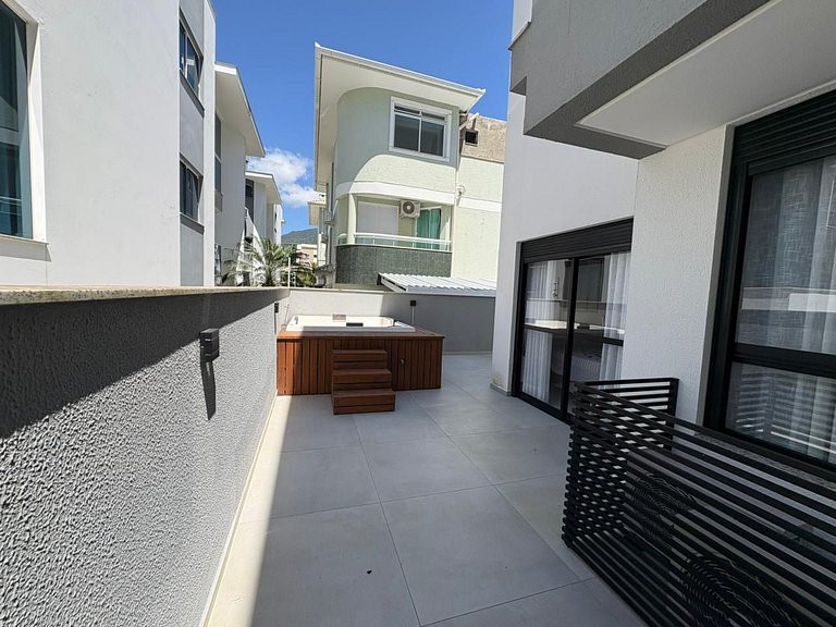 Cód 161 - Apartamento com Spa privativa a 100m do mar