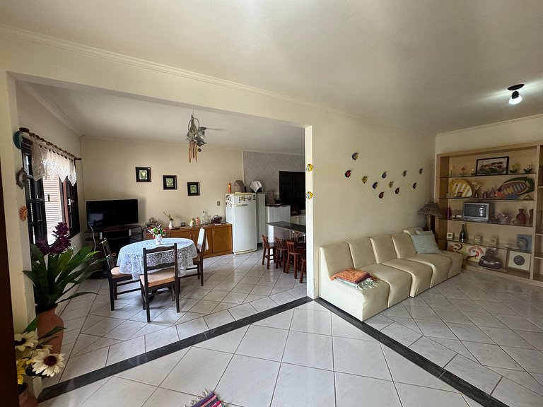 Cód 16 - Casa a pouco a metros do mar