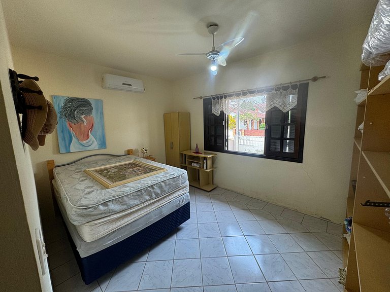 Cód 16 - Casa a pouco a metros do mar