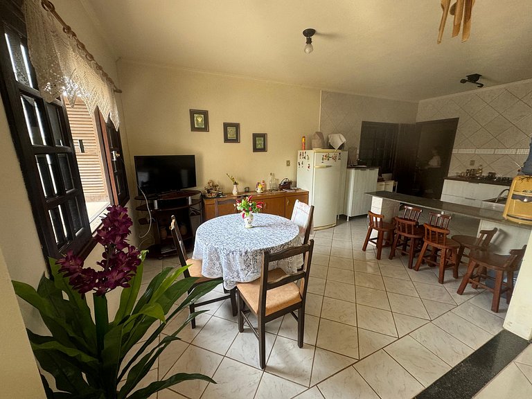 Cód 16 - Casa a pouco a metros do mar