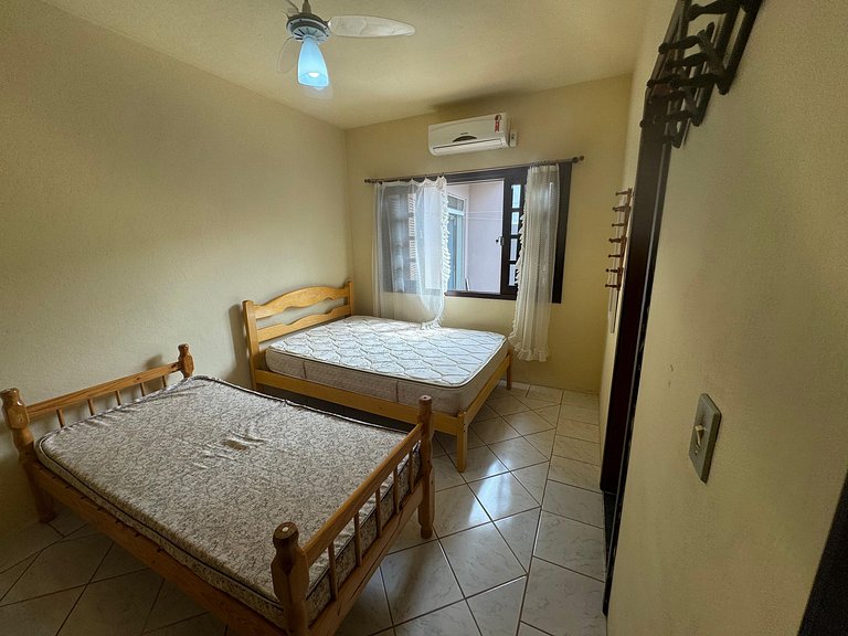 Cód 16 - Casa a pouco a metros do mar