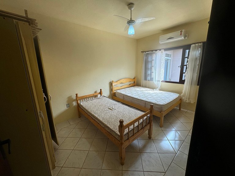 Cód 16 - Casa a pouco a metros do mar