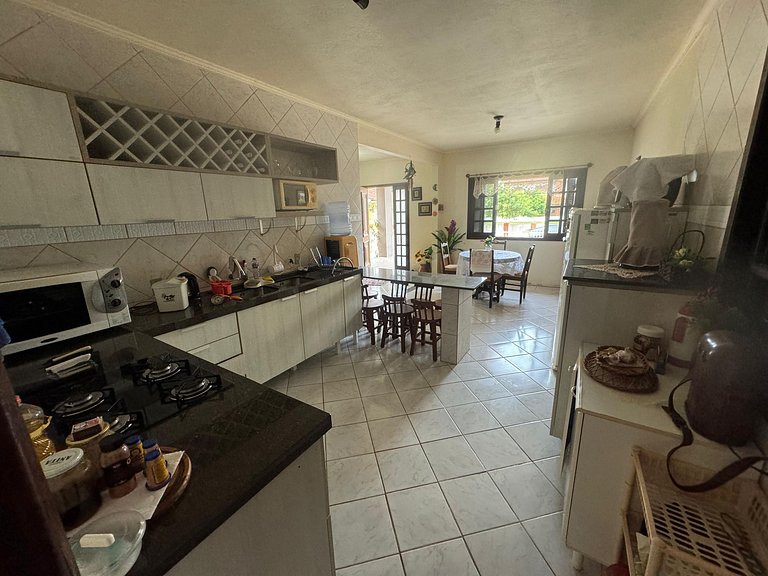 Cód 16 - Casa a pouco a metros do mar