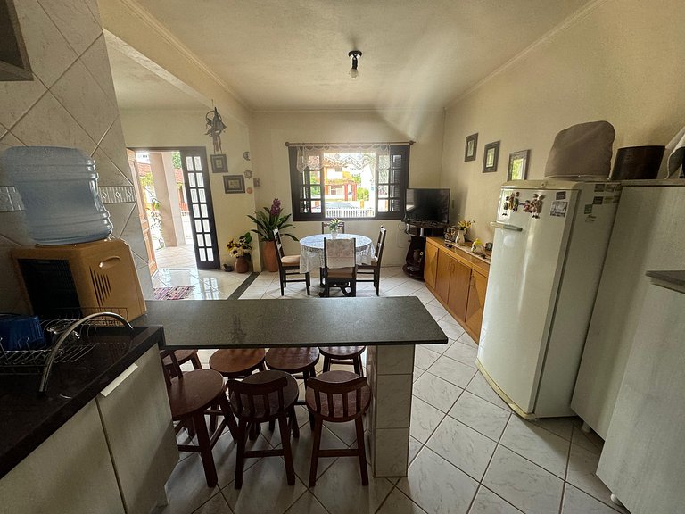 Cód 16 - Casa a pouco a metros do mar