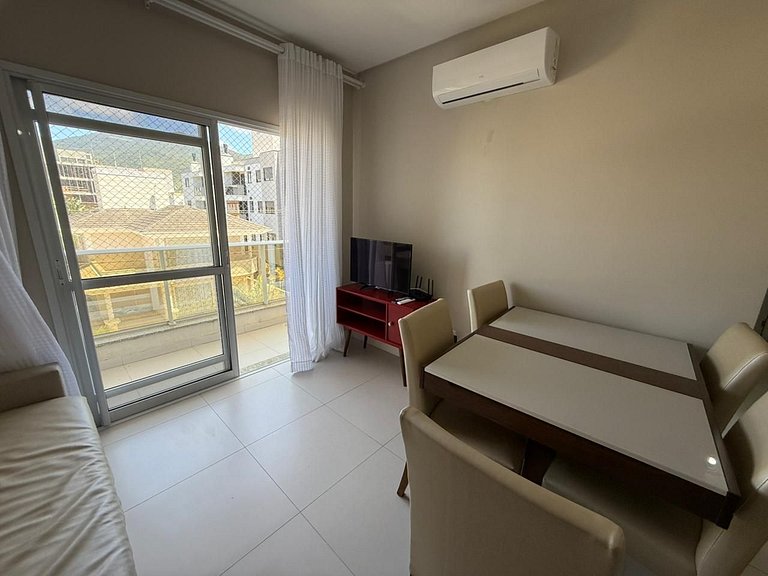 Cód 127 - Apartamento amplo a 500m da Praia de Palmas