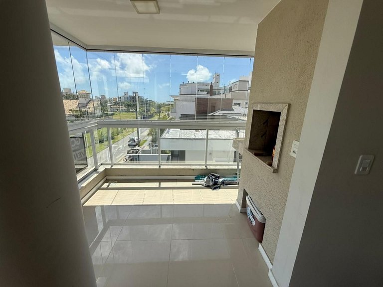 Cód 175 - Apartamento com 2 suítes 400m da Praia de Palmas