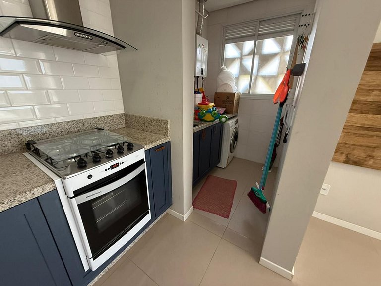 Cód 175 - Apartamento com 2 suítes 400m da Praia de Palmas