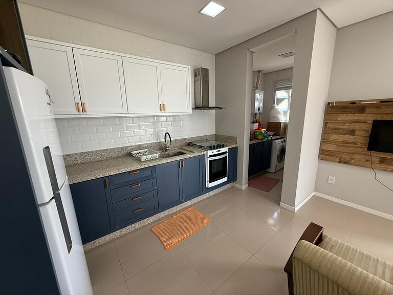 Cód 175 - Apartamento com 2 suítes 400m da Praia de Palmas