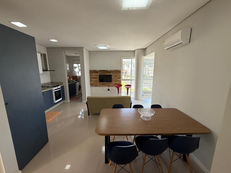 Cód 175 - Apartamento com 2 suítes 400m da Praia de Palmas