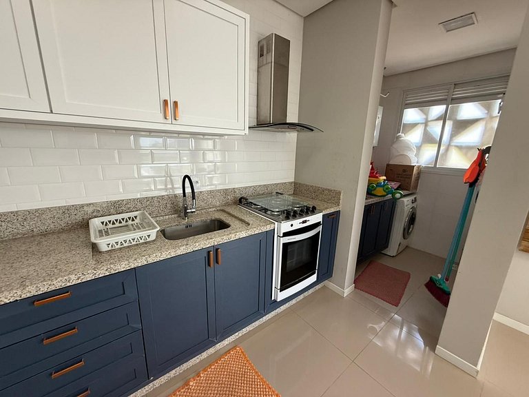 Cód 175 - Apartamento com 2 suítes 400m da Praia de Palmas