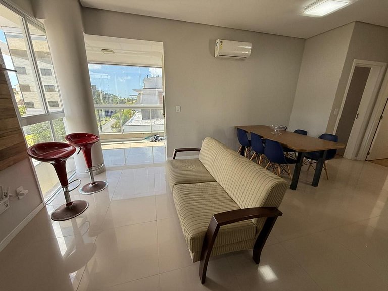Cód 175 - Apartamento com 2 suítes 400m da Praia de Palmas