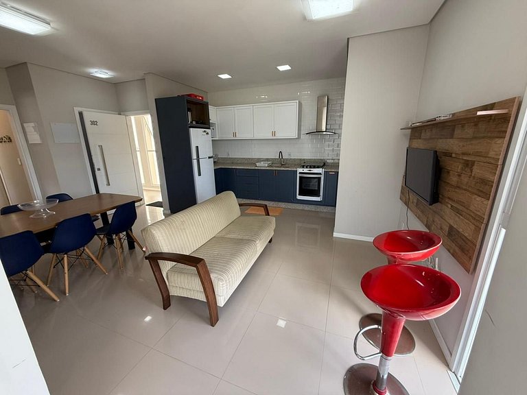 Cód 175 - Apartamento com 2 suítes 400m da Praia de Palmas