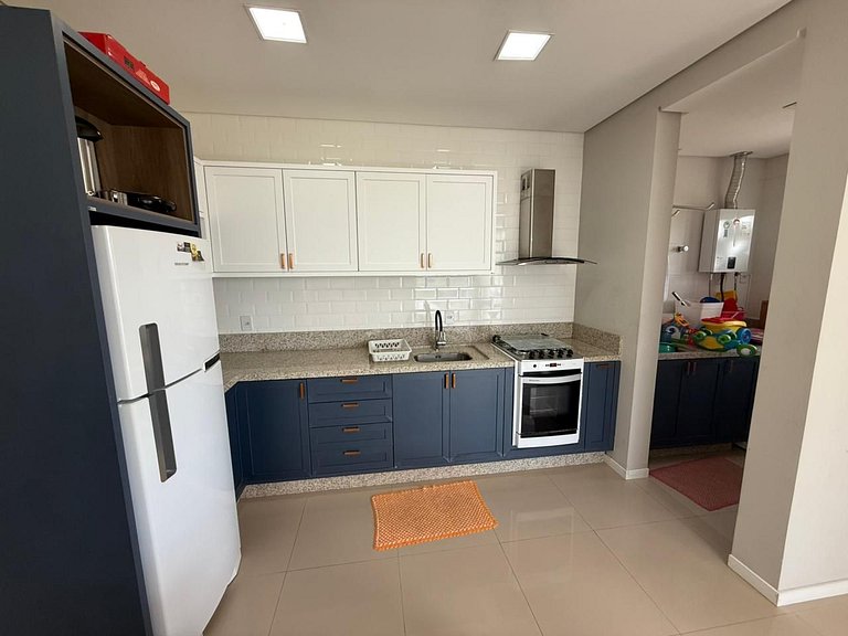 Cód 175 - Apartamento com 2 suítes 400m da Praia de Palmas