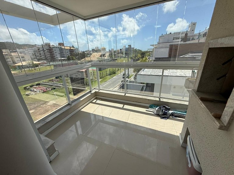 Cód 175 - Apartamento com 2 suítes 400m da Praia de Palmas
