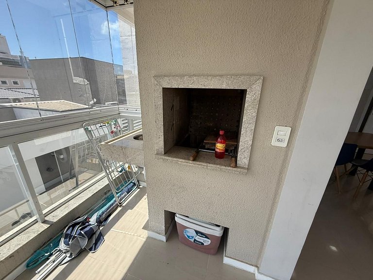 Cód 175 - Apartamento com 2 suítes 400m da Praia de Palmas