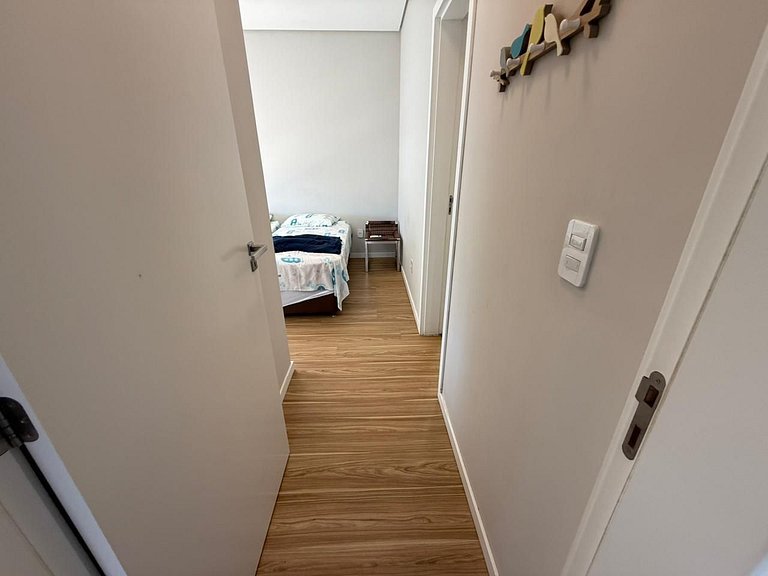 Cód 175 - Apartamento com 2 suítes 400m da Praia de Palmas