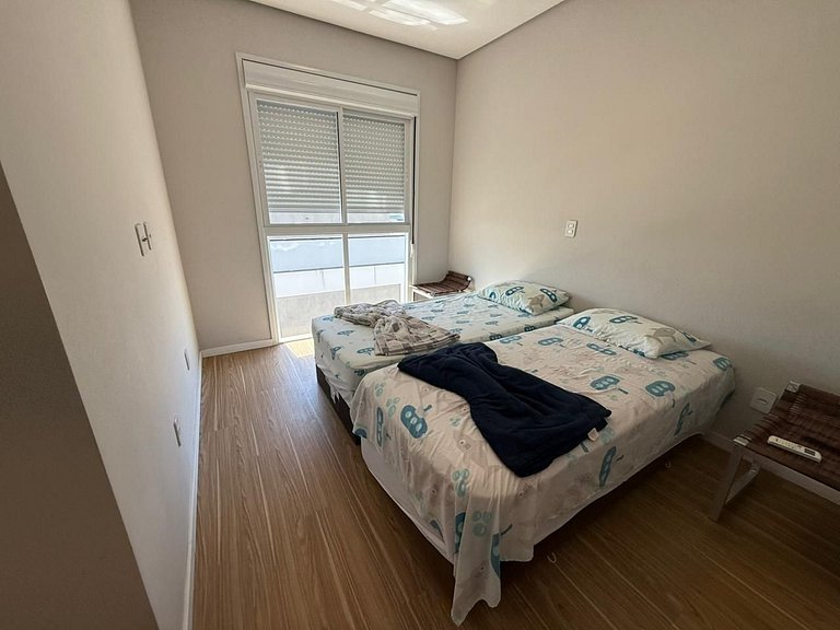 Cód 175 - Apartamento com 2 suítes 400m da Praia de Palmas