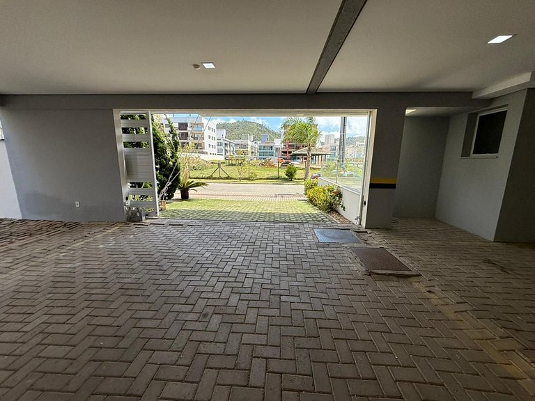 Cód 175 - Apartamento com 2 suítes 400m da Praia de Palmas