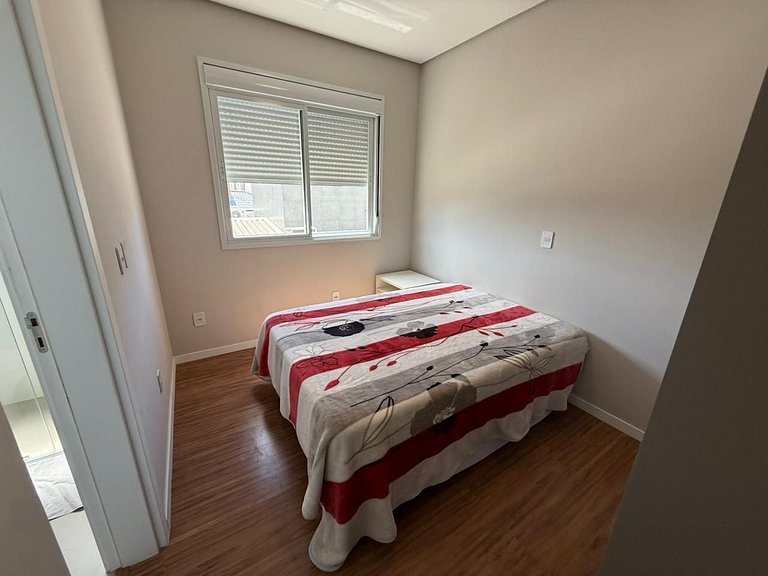 Cód 175 - Apartamento com 2 suítes 400m da Praia de Palmas