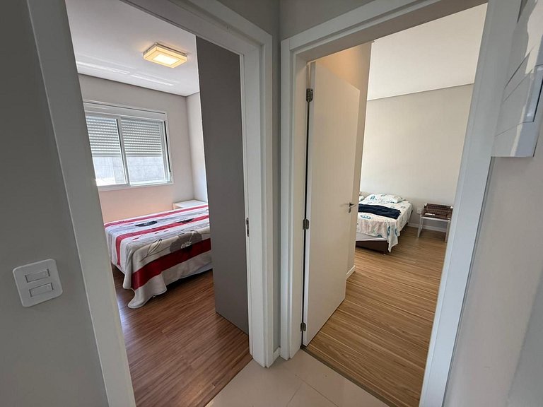 Cód 175 - Apartamento com 2 suítes 400m da Praia de Palmas