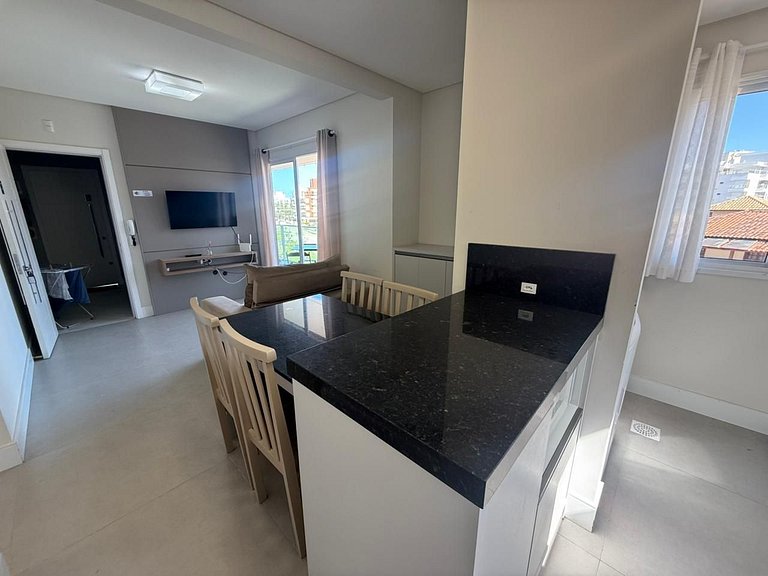 cód 152 - Excelente apartamento á 300m do mar!