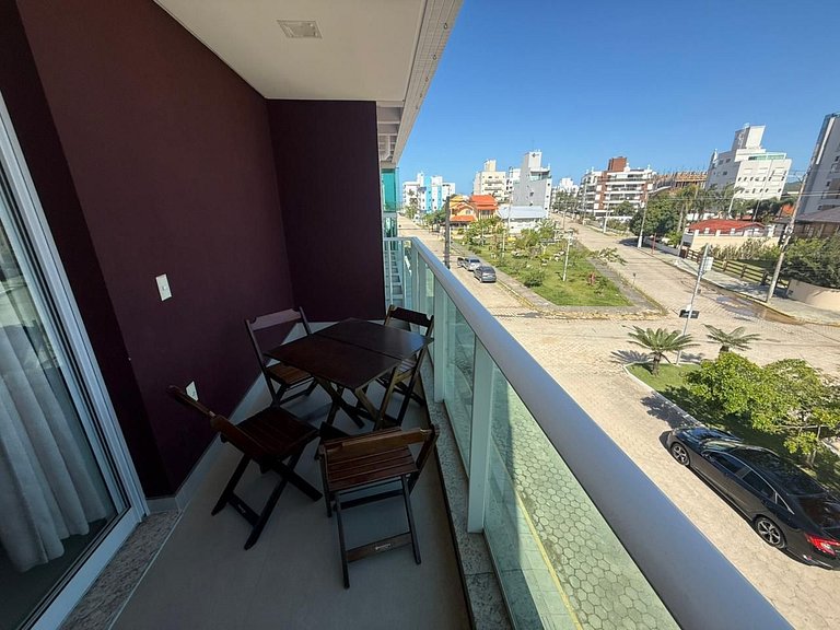 cód 152 - Excelente apartamento á 300m do mar!