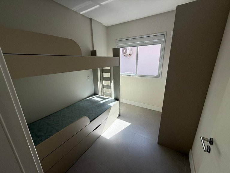 cód 152 - Excelente apartamento á 300m do mar!